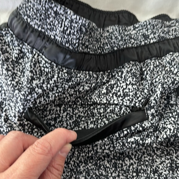 Lululemon &go On The Go Jogger Pant Black and White Size 6 - Picture 10 of 16